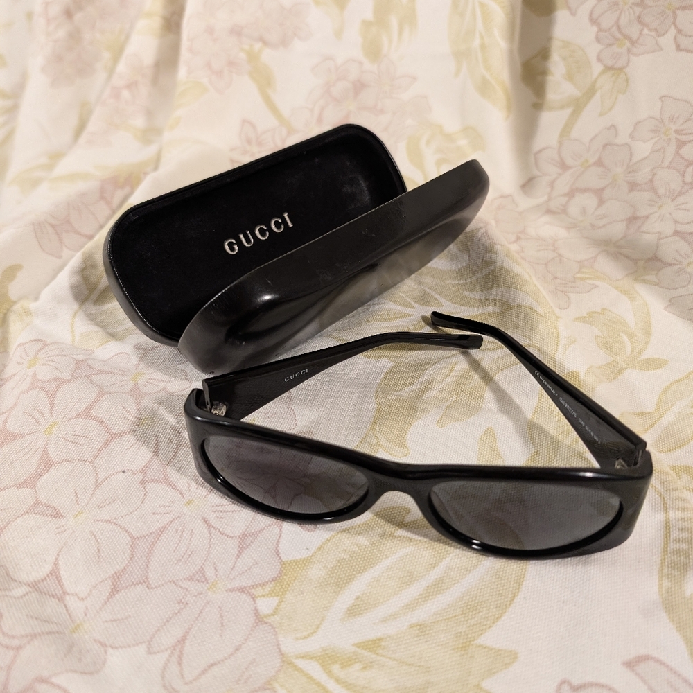 Gucci Vintage GG 2527S GM5 Notify Black and Green Women's Sunglasses - Picture 3 of 8